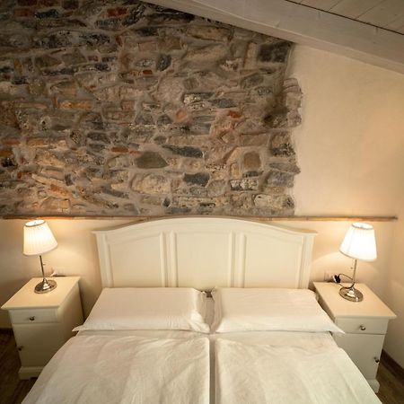 Garni Gianmartin Hotell Limone sul Garda Exteriör bild