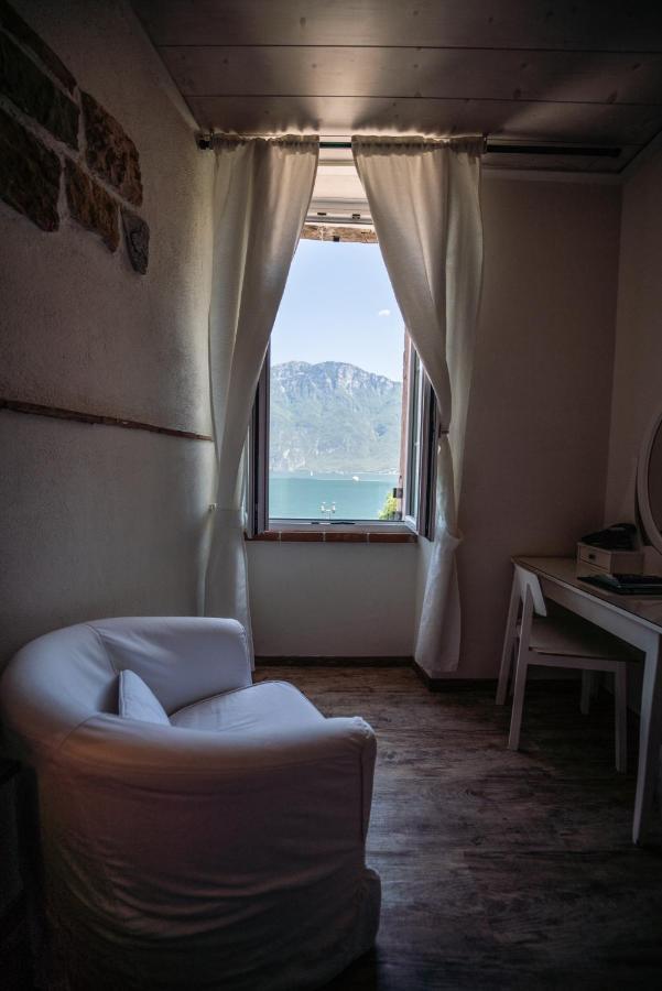 Garni Gianmartin Hotell Limone sul Garda Exteriör bild