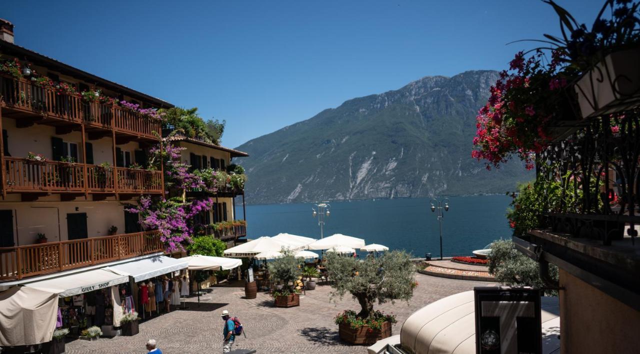 Garni Gianmartin Hotell Limone sul Garda Exteriör bild