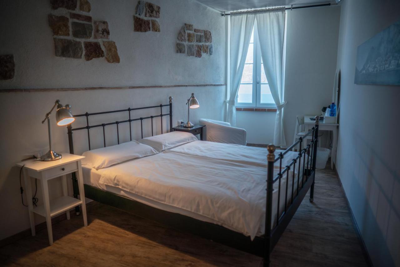 Garni Gianmartin Hotell Limone sul Garda Exteriör bild
