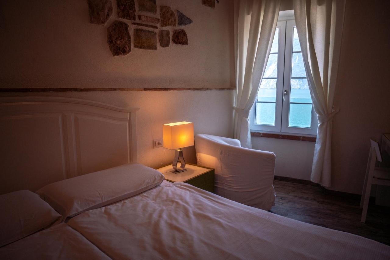 Garni Gianmartin Hotell Limone sul Garda Exteriör bild