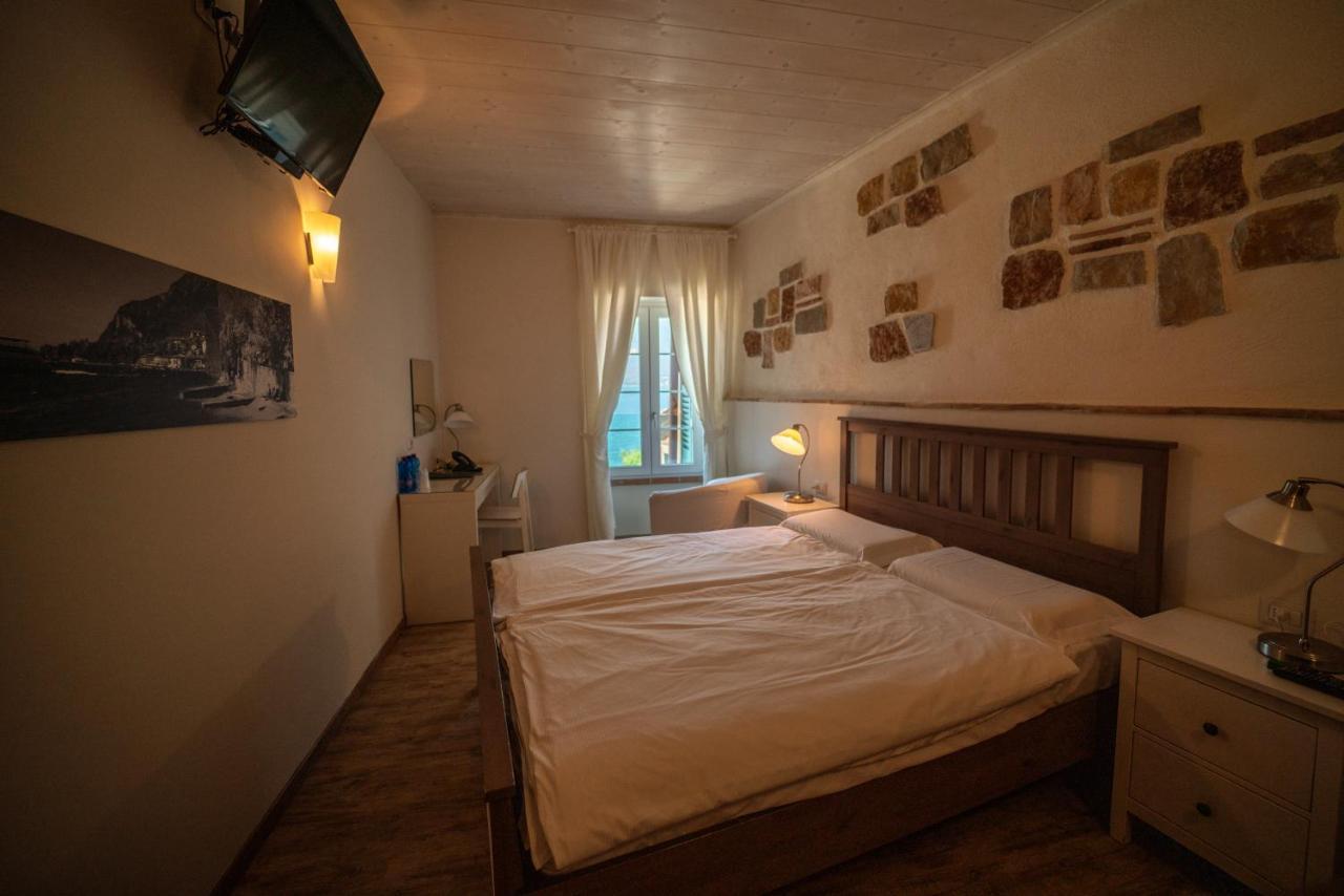 Garni Gianmartin Hotell Limone sul Garda Exteriör bild