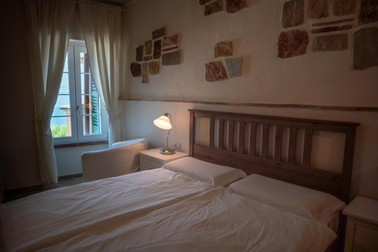 Garni Gianmartin Hotell Limone sul Garda Exteriör bild