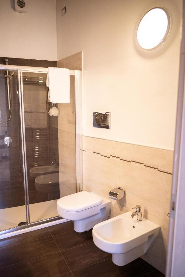 Garni Gianmartin Hotell Limone sul Garda Exteriör bild