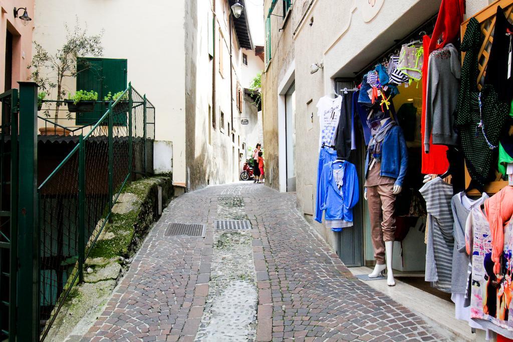 Garni Gianmartin Hotell Limone sul Garda Exteriör bild