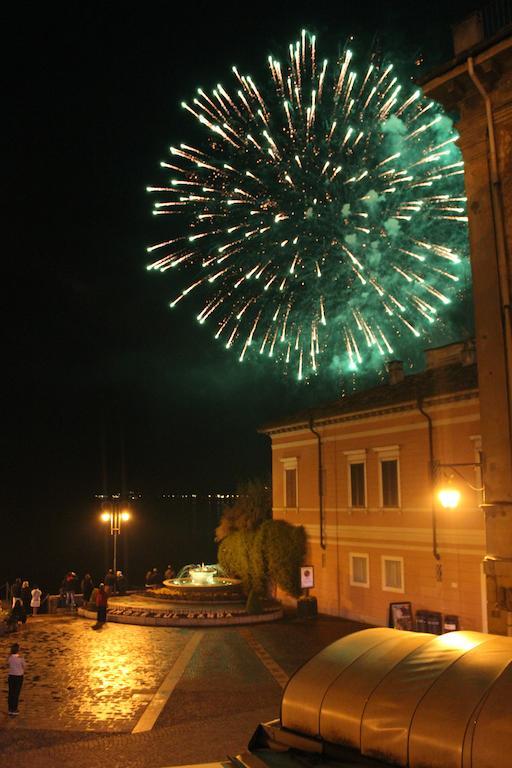 Garni Gianmartin Hotell Limone sul Garda Exteriör bild